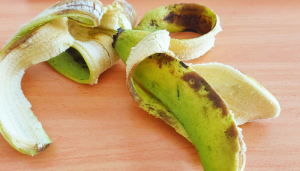 Cascas de Banana: Coloque Elas em uma Garrafa—Você Nunca Mais Vai Querer Jogá-las Fora!