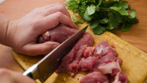 Método para amaciar a carne: transforme qualquer corte em um prato suculento