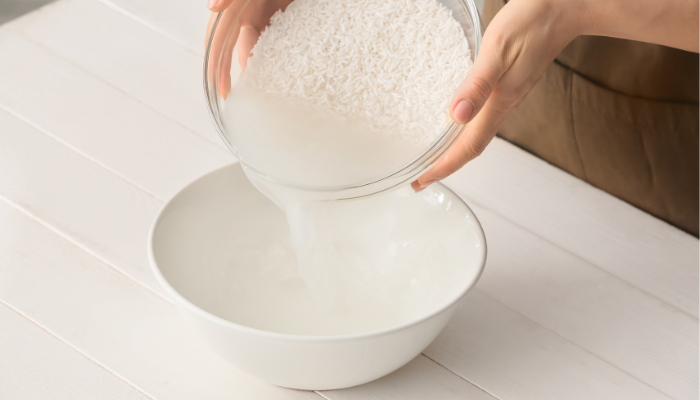 7 usos da água de arroz que precisa conhecer hoje